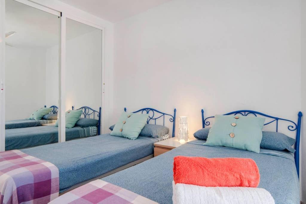 021 - Wonderful Beachfront Apartment With Stunning Sea Views Benalmádena Eksteriør bilde