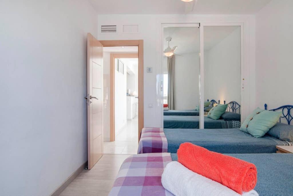 021 - Wonderful Beachfront Apartment With Stunning Sea Views Benalmádena Eksteriør bilde