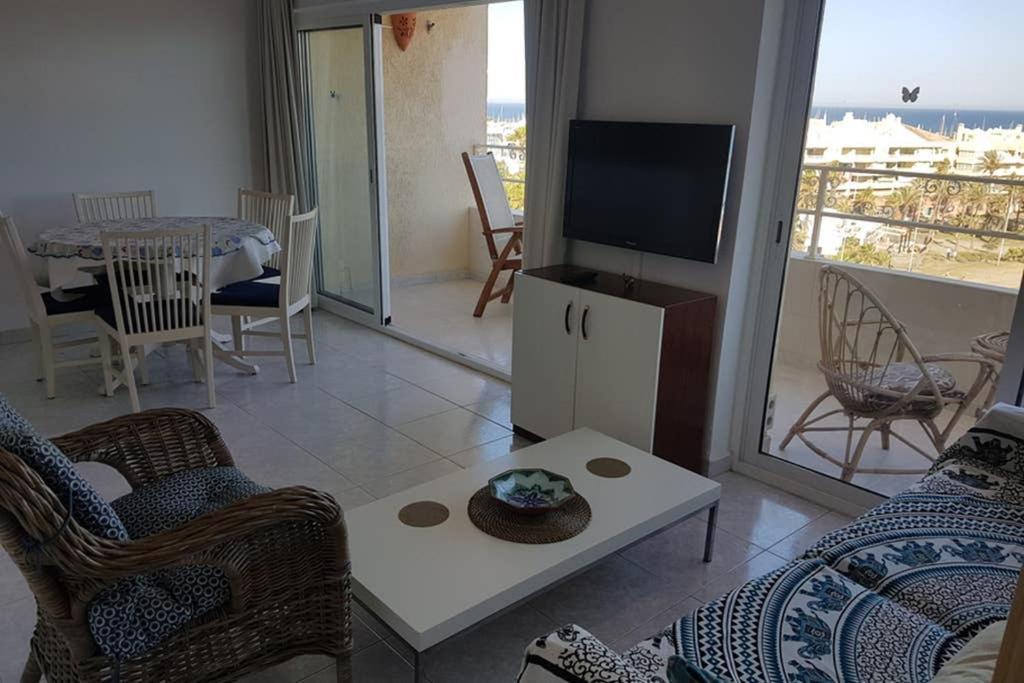 021 - Wonderful Beachfront Apartment With Stunning Sea Views Benalmádena Eksteriør bilde