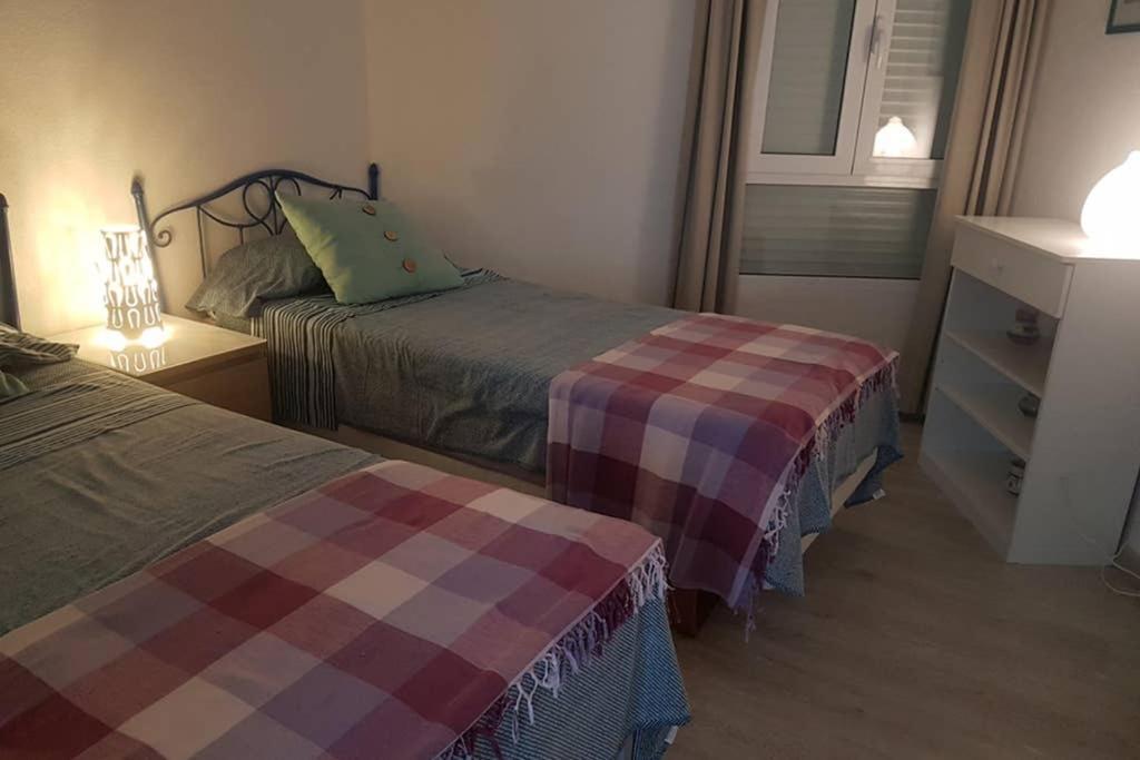 021 - Wonderful Beachfront Apartment With Stunning Sea Views Benalmádena Eksteriør bilde