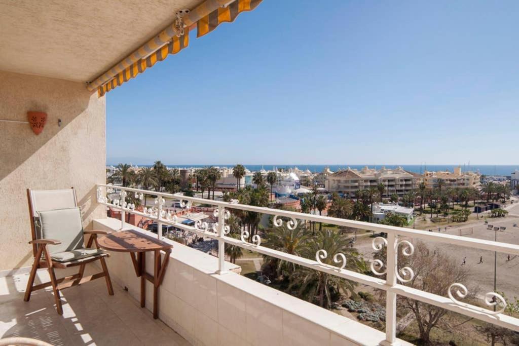 021 - Wonderful Beachfront Apartment With Stunning Sea Views Benalmádena Eksteriør bilde