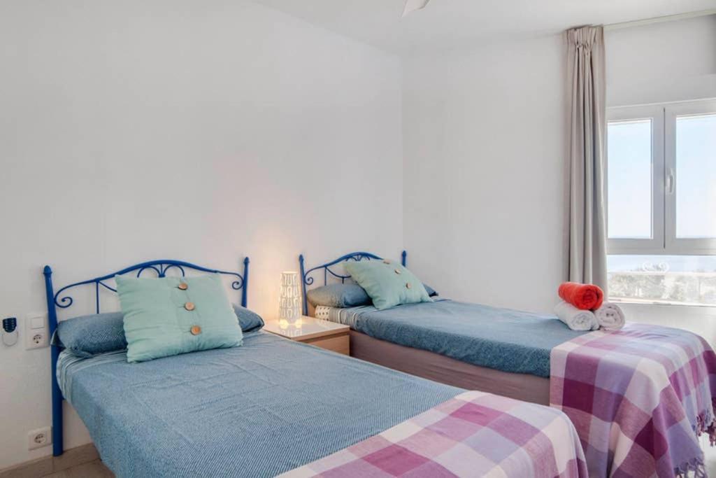 021 - Wonderful Beachfront Apartment With Stunning Sea Views Benalmádena Eksteriør bilde