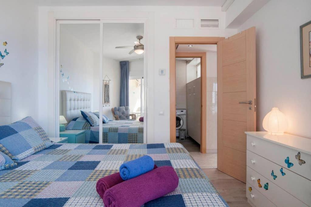021 - Wonderful Beachfront Apartment With Stunning Sea Views Benalmádena Eksteriør bilde